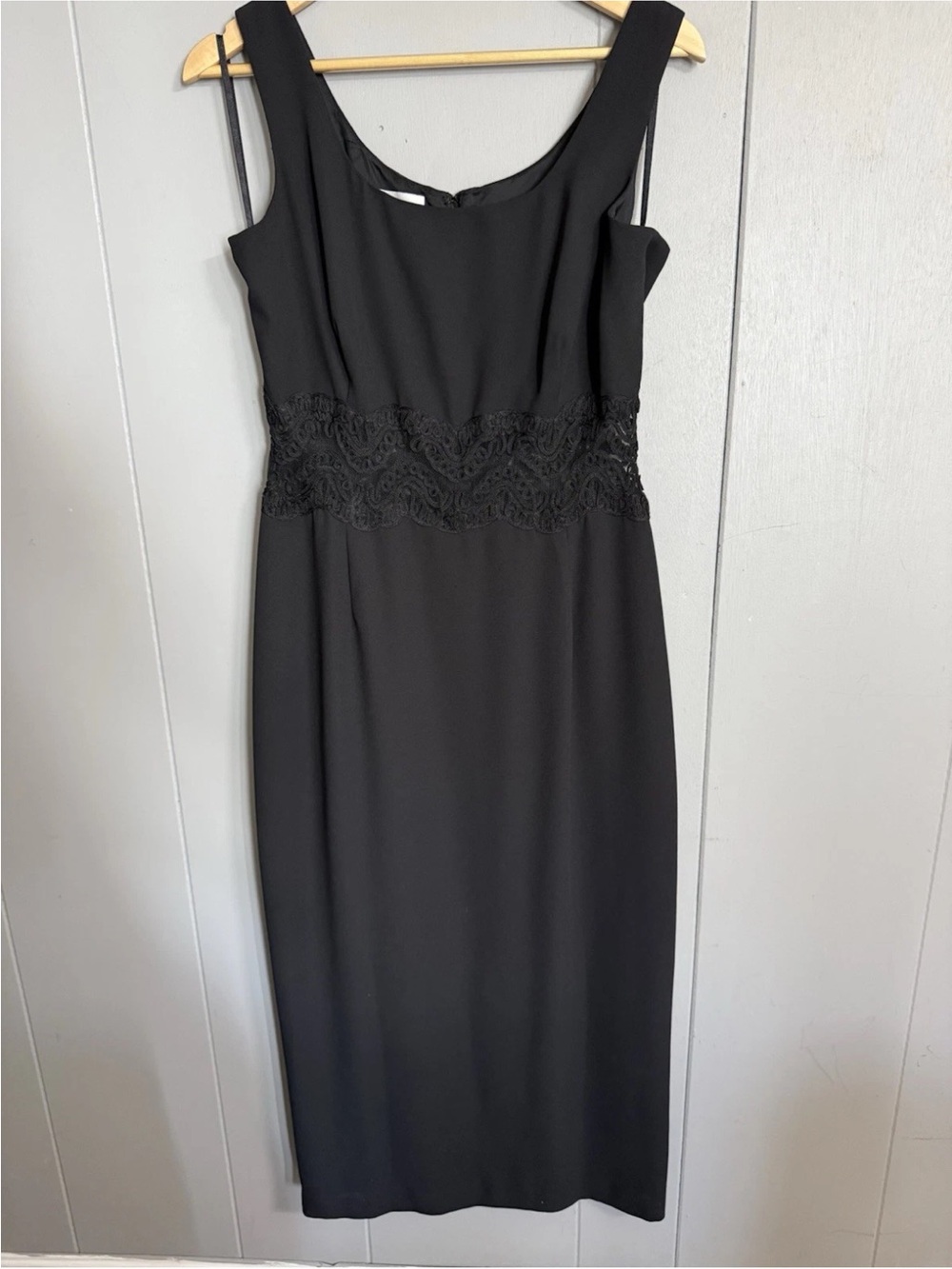 Maggy London Black Sleeveless Lace-Waist Sheath Dress